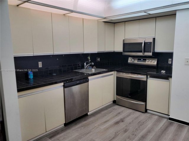 Продажа квартиры # - фото 7432892