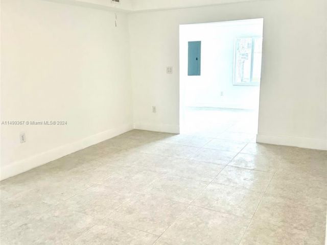 Продажа дома по адресу 1144 NW 74th St - фото 5349955