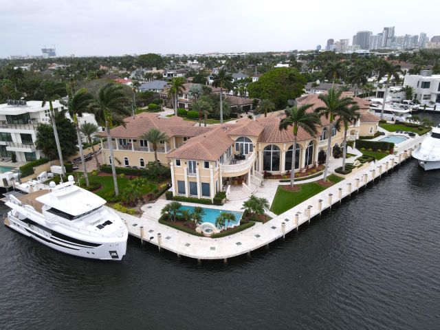 Продажа дома по адресу 512 Seven Isles Drive - фото 4768000