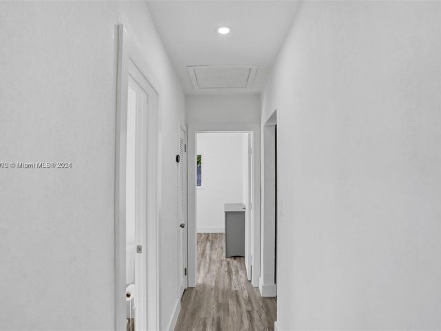 Продажа дома по адресу 236 NW 42nd St - фото 4812226