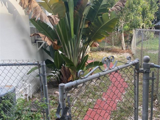 Продажа дома по адресу 1256 NE 149th St - фото 5540081