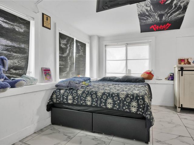 Продажа дома по адресу 1044 NW 6th Ave - фото 4833376