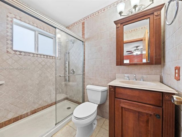 Продажа дома по адресу 1900 SW 24th St - фото 4856695