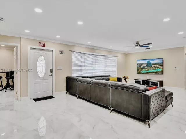 Дом в аренду по адресу 5500 Cleveland St - фото 4865502