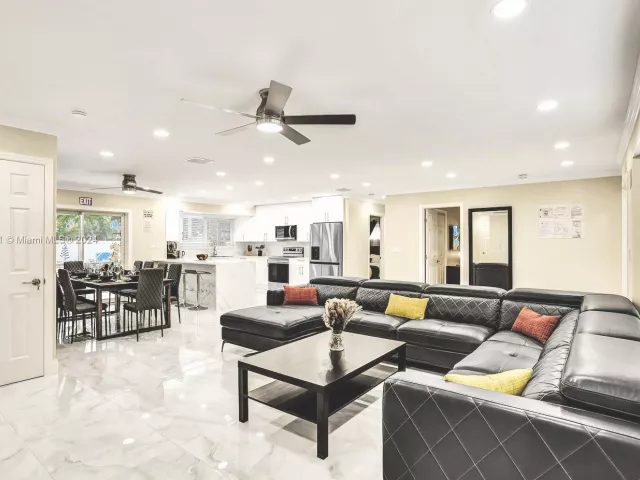 Дом в аренду по адресу 5500 Cleveland St - фото 4865504