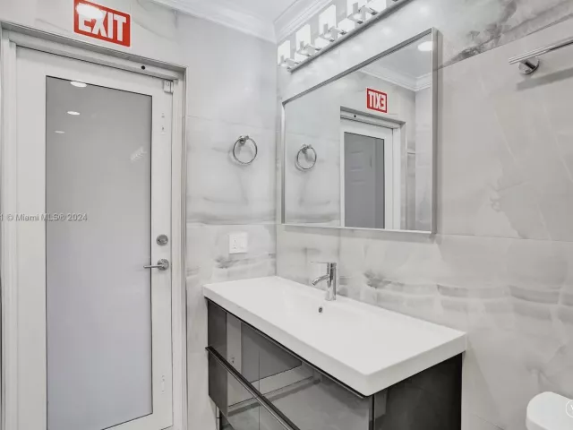 Дом в аренду по адресу 5500 Cleveland St - фото 4865494