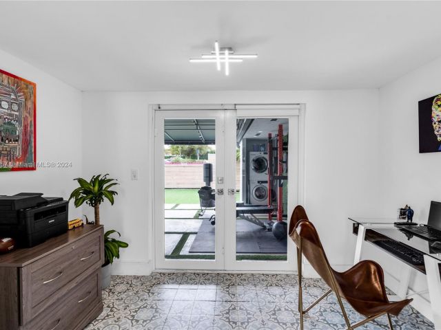 Продажа дома по адресу 4740 SW 7th St - фото 4886292