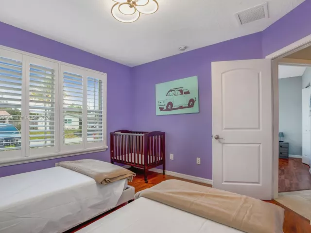 Дом в аренду по адресу 4710 NE 18th Ter - фото 4895884