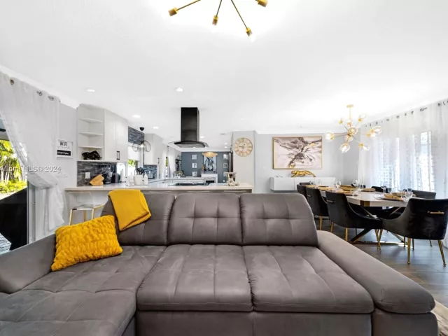 Дом в аренду по адресу 5801 NE 18th Ter - фото 4896018