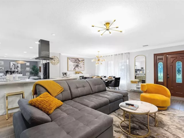 Дом в аренду по адресу 5801 NE 18th Ter - фото 4896019