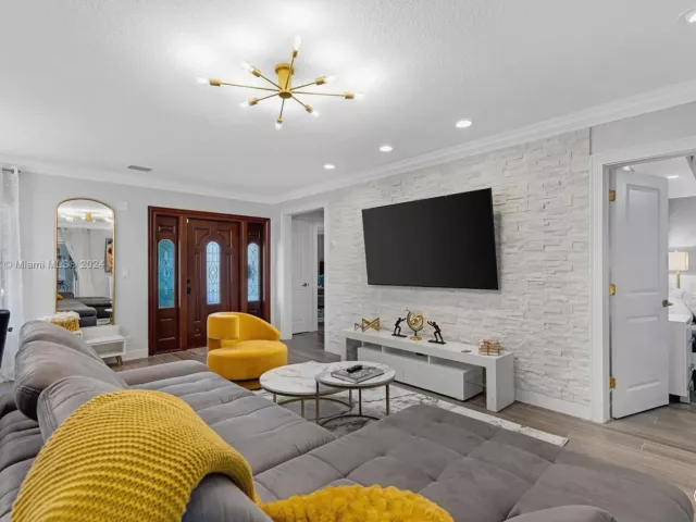 Дом в аренду по адресу 5801 NE 18th Ter - фото 4896021