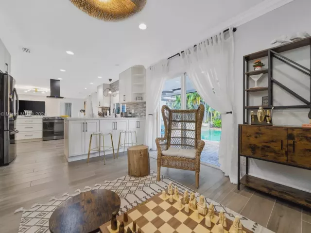 Дом в аренду по адресу 5801 NE 18th Ter - фото 4896007