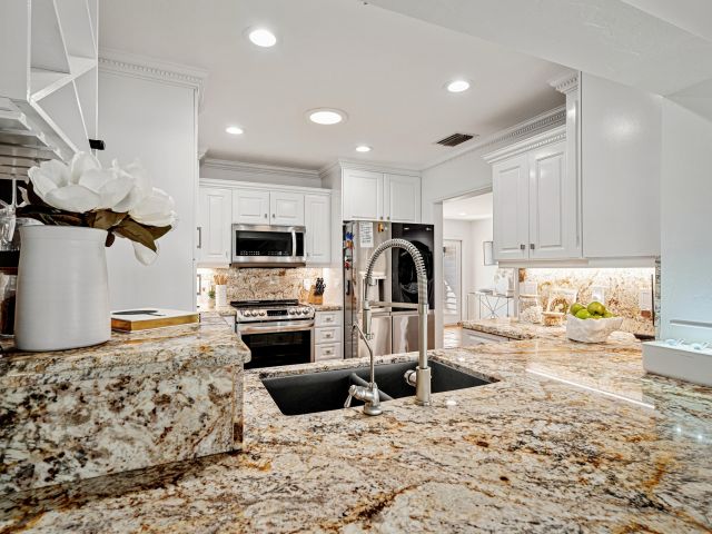 Продажа дома по адресу 681 NE Harbour Drive - фото 5941512