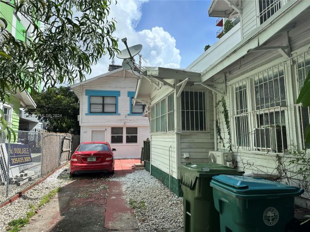 Продажа дома по адресу 245 NE 25th St - фото 4912723