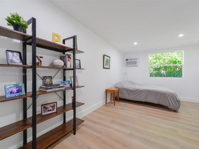 Продажа дома по адресу 65 NW 49th St - фото 4944926