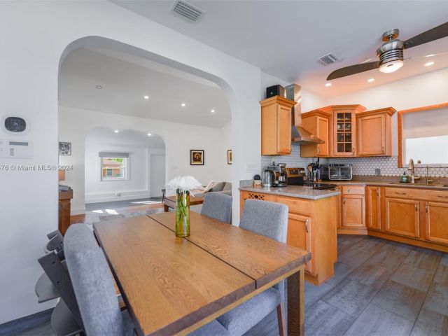 Продажа дома по адресу 65 NW 49th St - фото 4944931