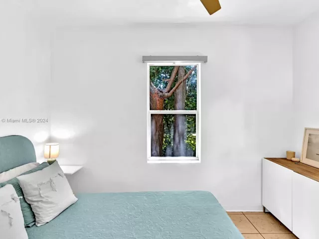 Продажа дома по адресу 1220 NE 128th St - фото 4959883