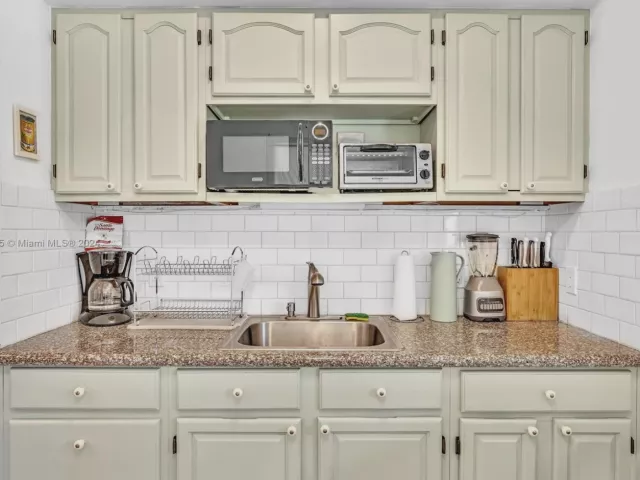 Продажа дома по адресу 1220 NE 128th St - фото 4959884