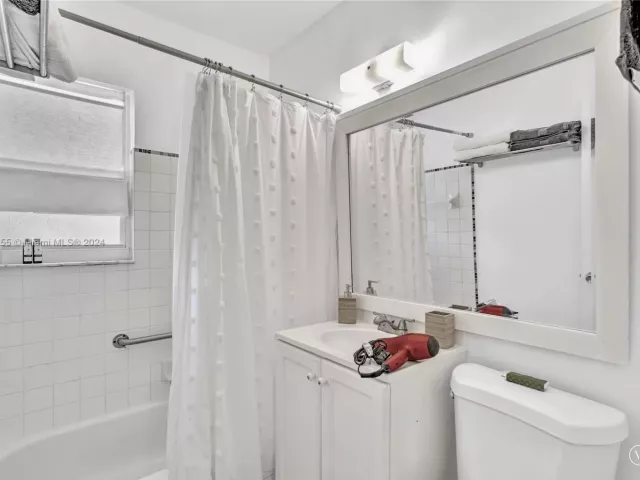 Продажа дома по адресу 1220 NE 128th St - фото 4959888