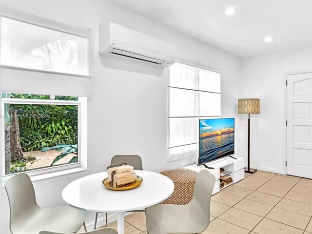 Продажа дома по адресу 1220 NE 128th St - фото 4959889