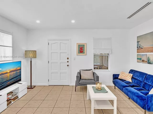 Продажа дома по адресу 1220 NE 128th St - фото 4959877