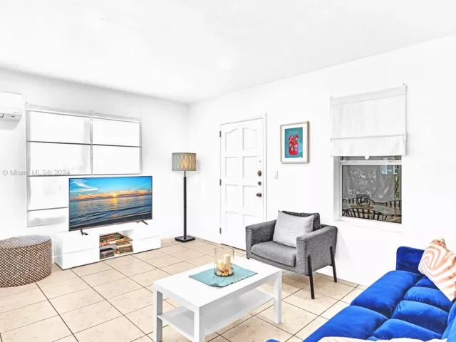 Продажа дома по адресу 1220 NE 128th St - фото 4959881