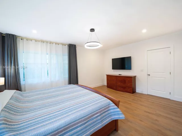 Дом в аренду по адресу 1310 Jackson St 1310 - фото 4971115