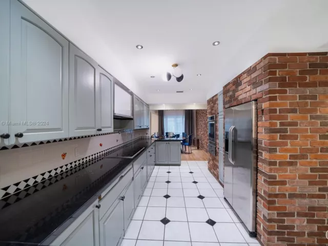 Дом в аренду по адресу 1310 Jackson St 1310 - фото 4971103