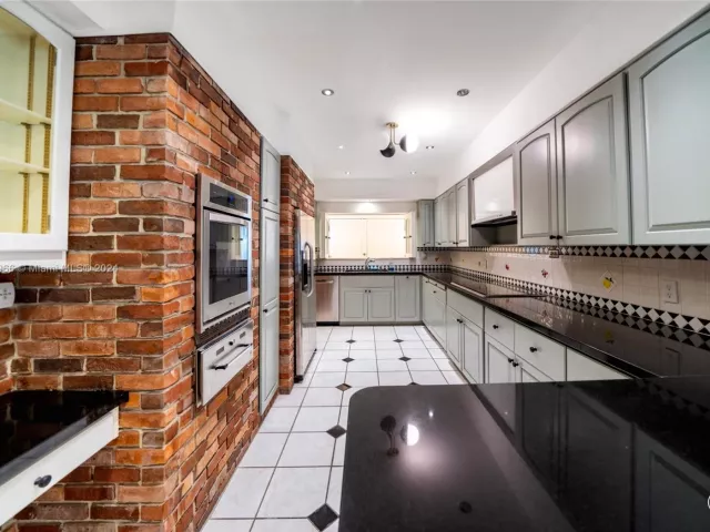 Дом в аренду по адресу 1310 Jackson St 1310 - фото 4971104