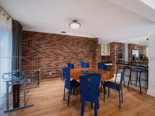 Дом в аренду по адресу 1310 Jackson St 1310 - фото 4971105