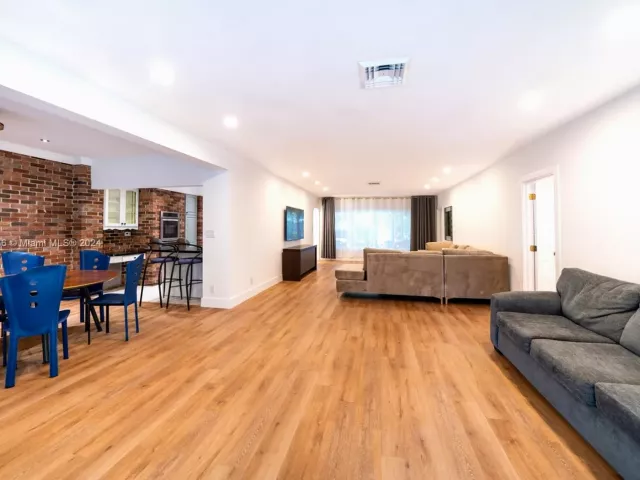 Дом в аренду по адресу 1310 Jackson St 1310 - фото 4971108