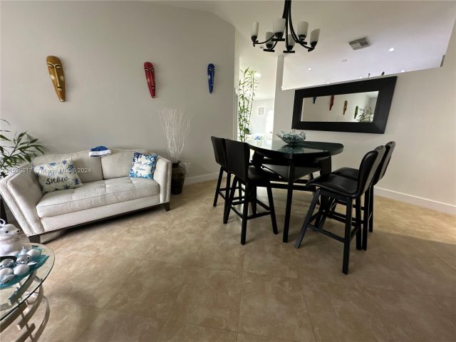 Продажа дома по адресу 17663 SW 5th St - фото 4975746