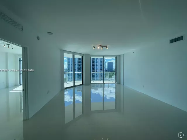 Продажа квартиры # - фото 4979528