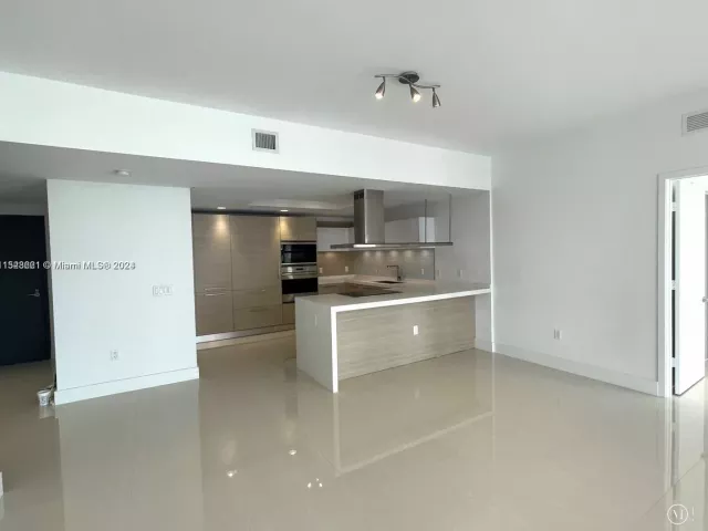 Продажа квартиры # - фото 4979533