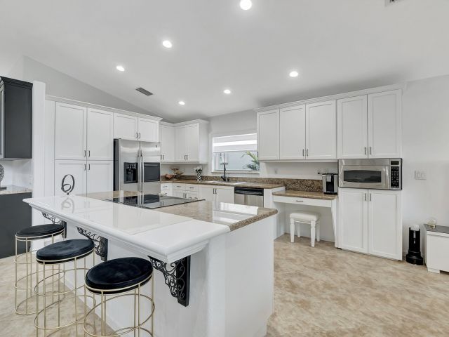 Продажа дома по адресу 6884 Belmont Shores Drive - фото 4988358