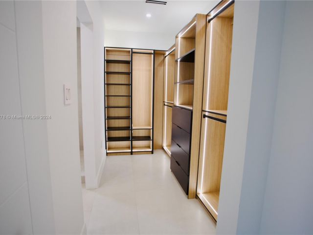 Продажа дома по адресу 6470 SW 23rd St - фото 4997064