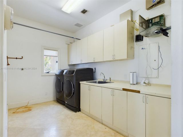 Продажа дома по адресу 928 Tyler St - фото 5034030