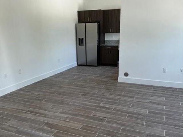 Продажа дома по адресу 404 SE 22nd St 3 - фото 5786476