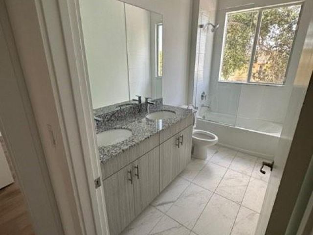 Продажа дома по адресу 404 SE 22nd St 3 - фото 5786477