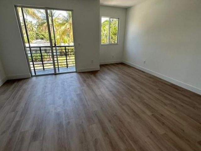 Продажа дома по адресу 404 SE 22nd St 3 - фото 5786478