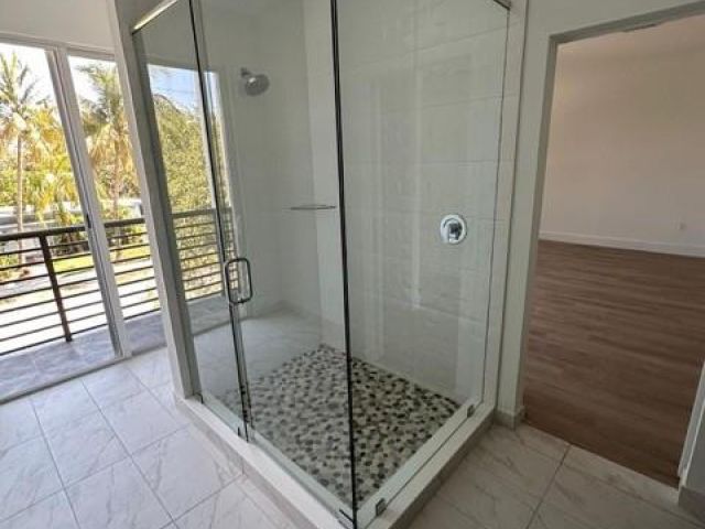 Продажа дома по адресу 404 SE 22nd St 3 - фото 5786479