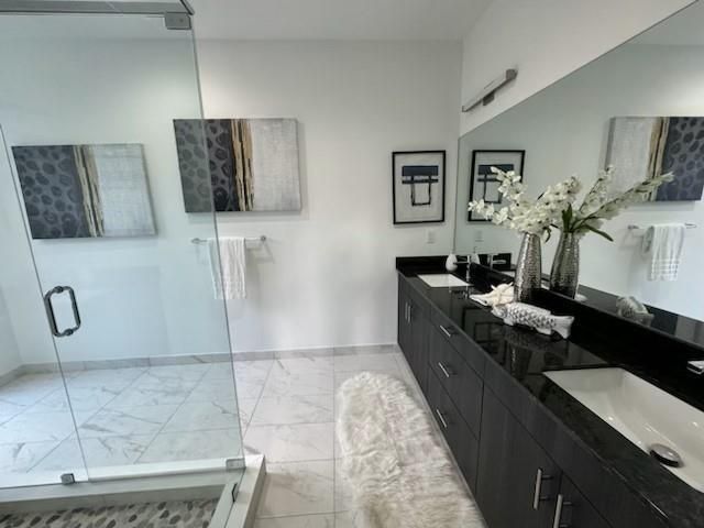 Продажа дома по адресу 404 SE 22nd St 3 - фото 5786488