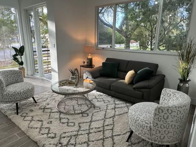 Продажа дома по адресу 404 SE 22nd St 3 - фото 5786492