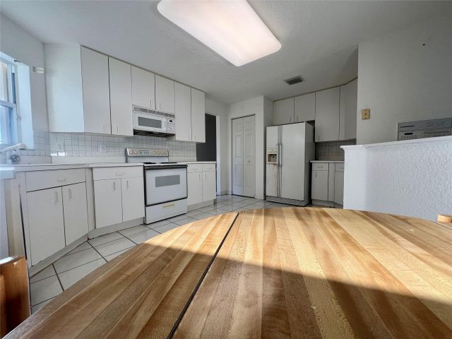 Продажа дома по адресу 15652 SW 16th St - фото 5407924