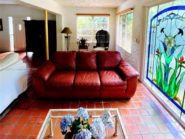 Продажа дома по адресу 1107 Alhambra Cir - фото 5041514