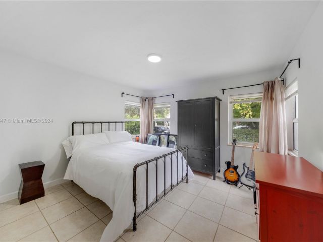 Продажа дома по адресу 76 NE 49th St - фото 5051918