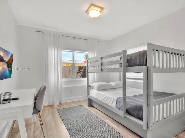 Продажа дома по адресу 37 NW 47th St - фото 5089366