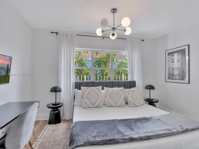 Продажа дома по адресу 37 NW 47th St - фото 5089369