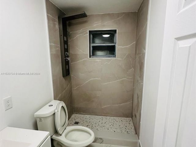 Продажа дома по адресу 9200 SW 37th St - фото 5097072