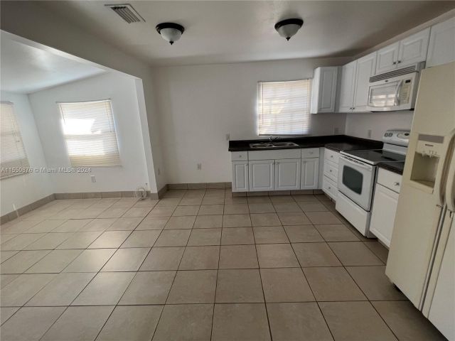 Продажа дома по адресу 412 NW 95th St - фото 5136436